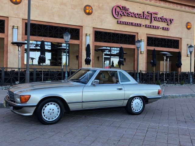 1986 Gold Mercedes-Benz SL-Class Convertible