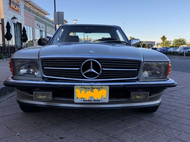 1986 Gold Mercedes-Benz SL-Class Convertible