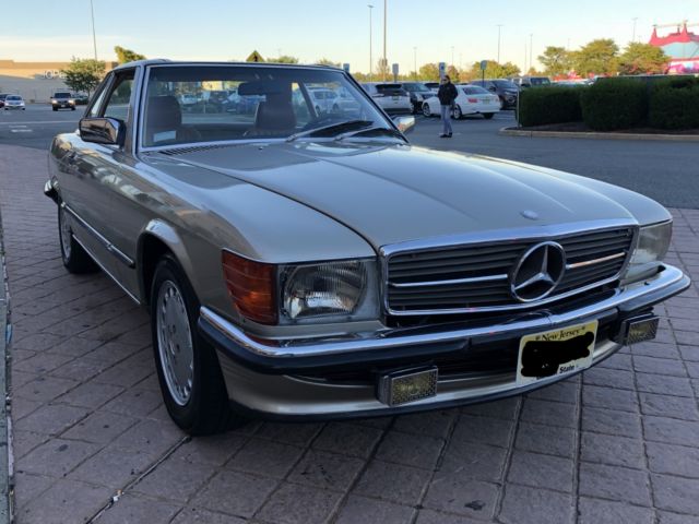 1986 Gold Mercedes-Benz SL-Class Convertible