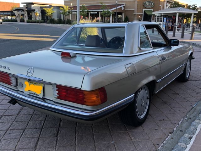 1986 Gold Mercedes-Benz SL-Class Convertible