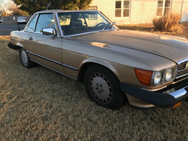 1986 Gold Mercedes-Benz SL-Class