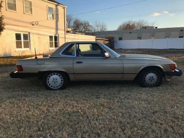 1986 Gold Mercedes-Benz SL-Class