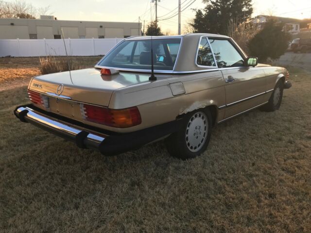 1986 Gold Mercedes-Benz SL-Class