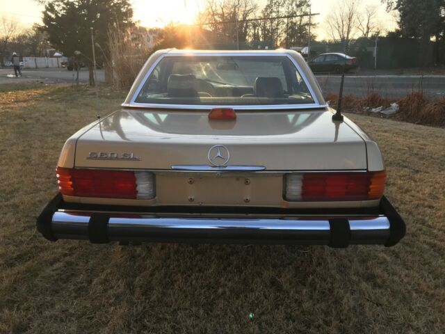 1986 Gold Mercedes-Benz SL-Class