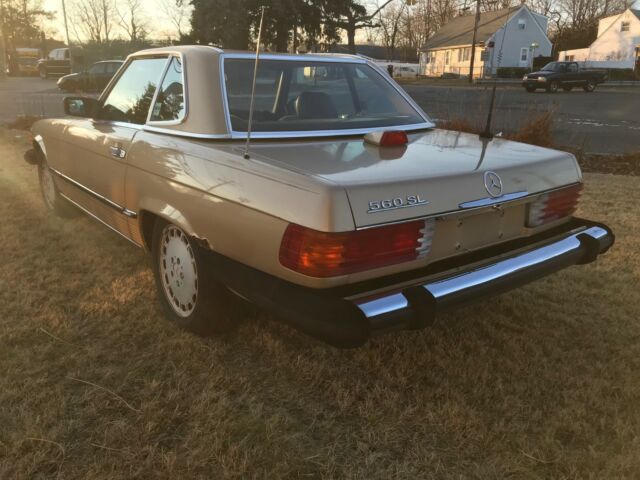 1986 Gold Mercedes-Benz SL-Class