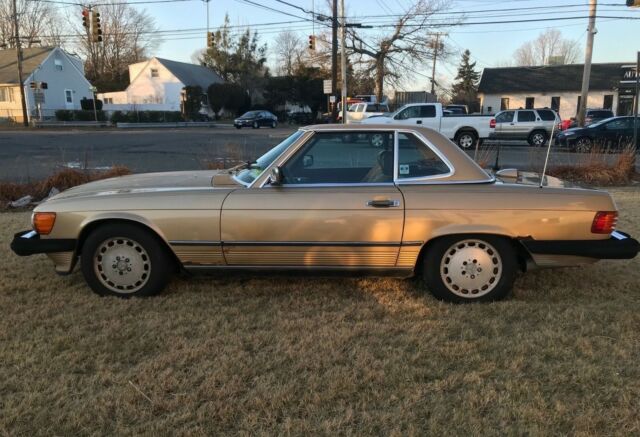 1986 Gold Mercedes-Benz SL-Class