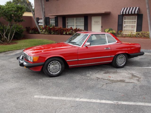 1986 Red Mercedes-Benz 500-Series Convertible
