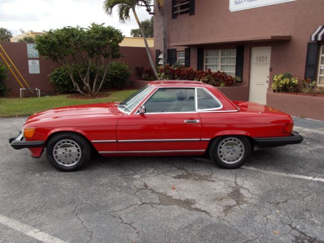 1986 Red Mercedes-Benz 500-Series Convertible