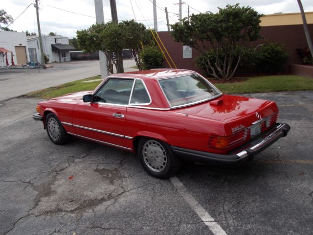 1986 Red Mercedes-Benz 500-Series Convertible