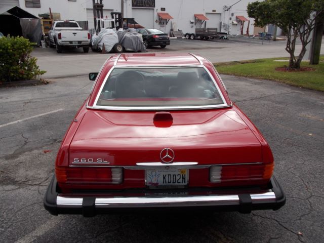 1986 Red Mercedes-Benz 500-Series Convertible