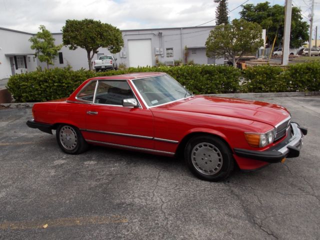 1986 Red Mercedes-Benz 500-Series Convertible