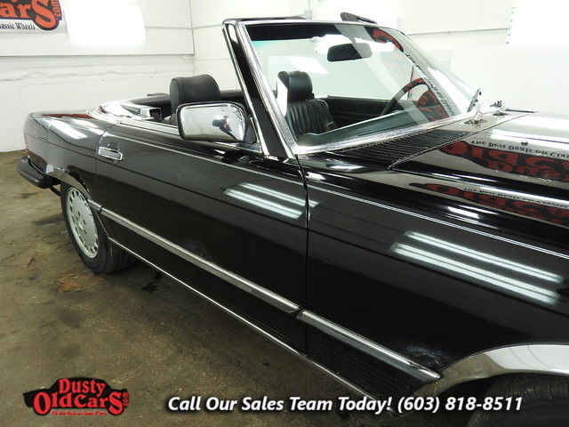1986 Black Mercedes-Benz SL 560 --