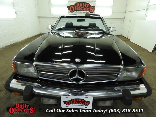 1986 Black Mercedes-Benz SL 560 --