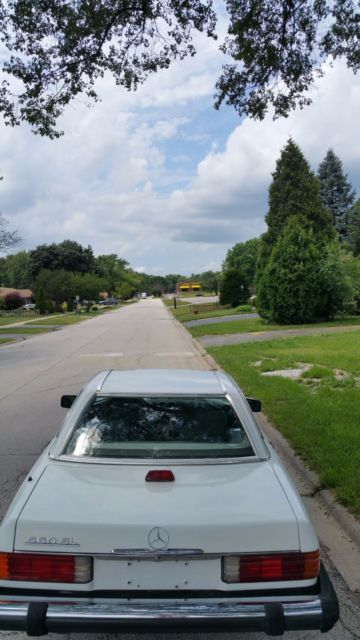 1986 Black Mercedes-Benz SL 560 --