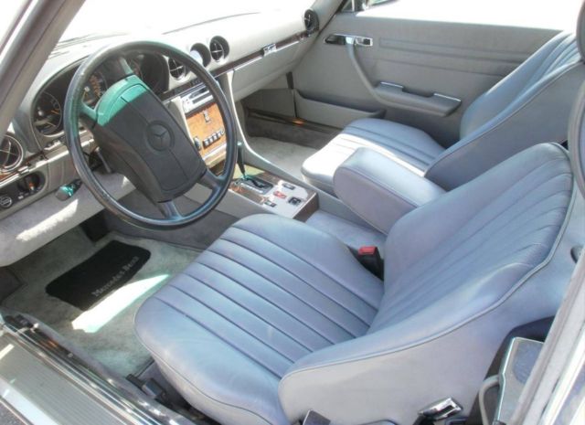 1986 Black Mercedes-Benz SL 560 --