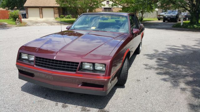1986 Burgundy Chevrolet Monte Carlo Coupe