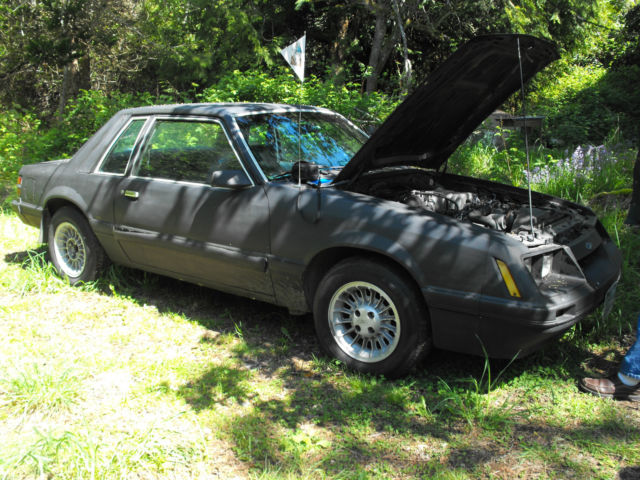 1986 Black Ford Mustang