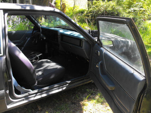 1986 Black Ford Mustang