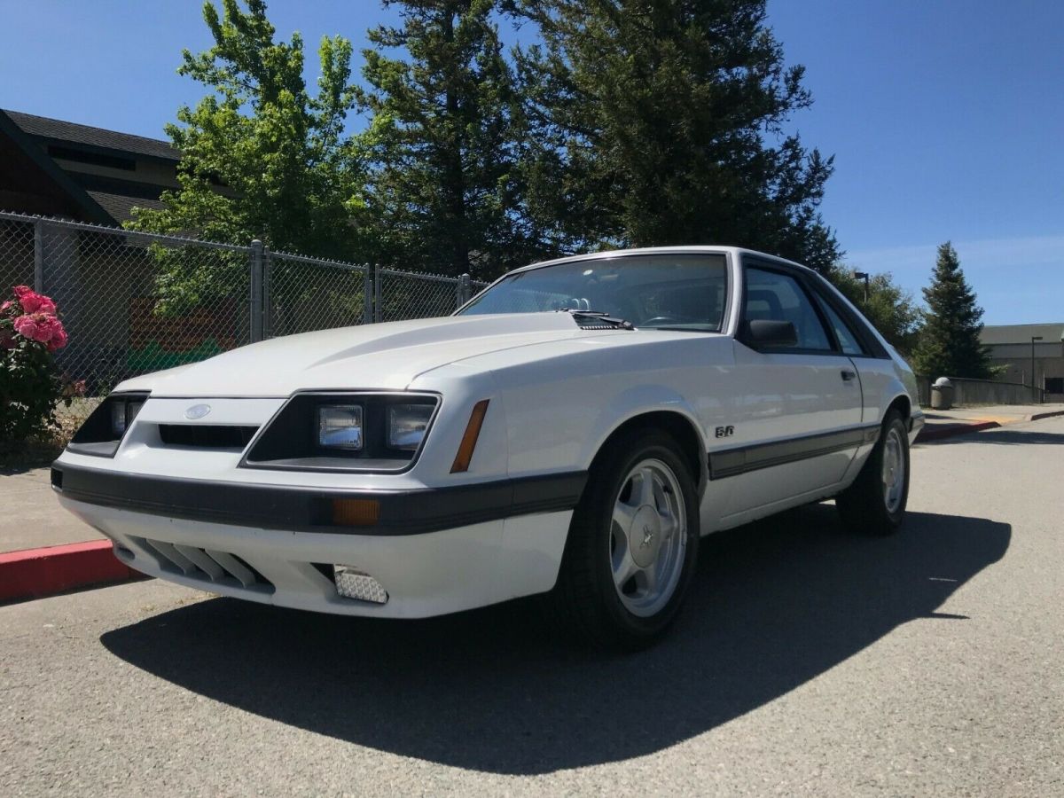 1986 White Ford Mustang Hatchback