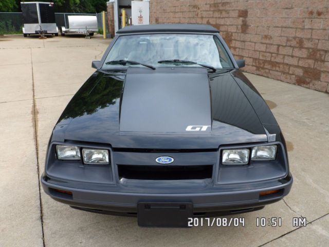 1986 Black Ford Mustang