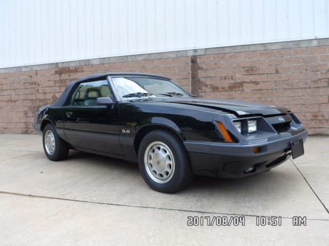 1986 Black Ford Mustang