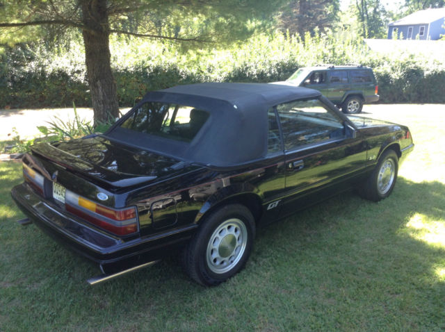 1986 BLACK Ford Mustang Convertible
