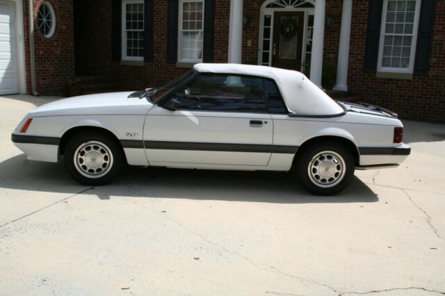 1986 White Ford Mustang Convertible