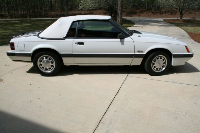 1986 White Ford Mustang Convertible