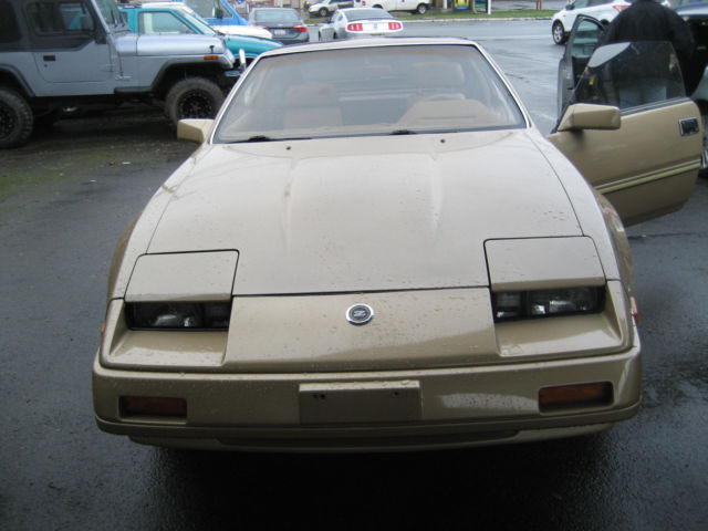 1986 White Nissan 300ZX Coupe