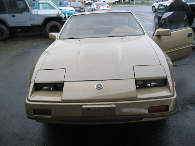 1986 Gold Nissan 300ZX Coupe
