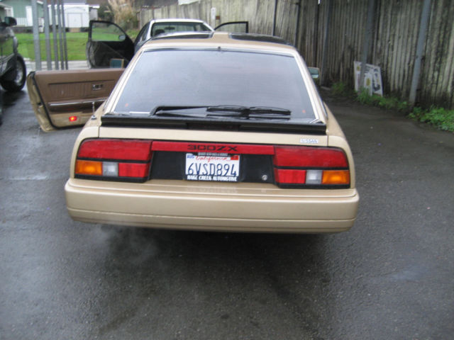 1986 Gold Nissan 300ZX Coupe