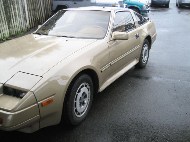 1986 Gold Nissan 300ZX Coupe
