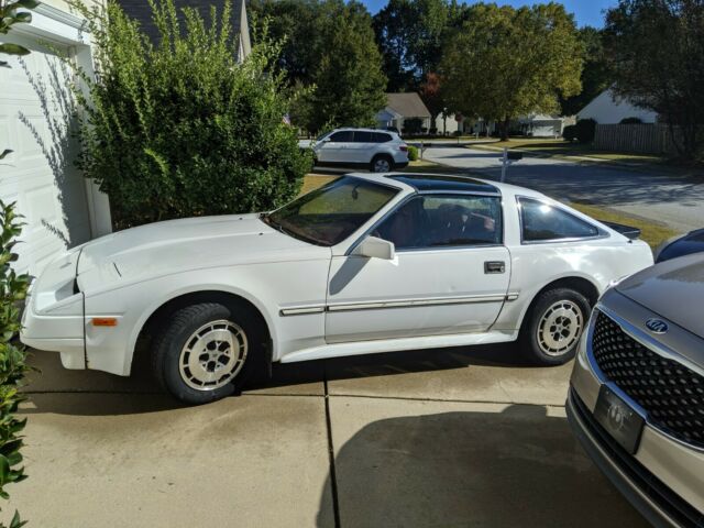 1986 White Nissan 300ZX Hatchback