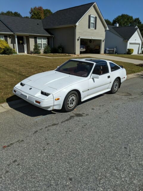 1986 White Nissan 300ZX Hatchback
