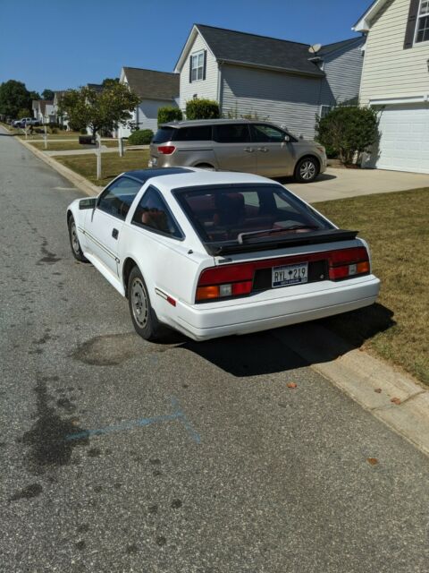 1986 White Nissan 300ZX Hatchback