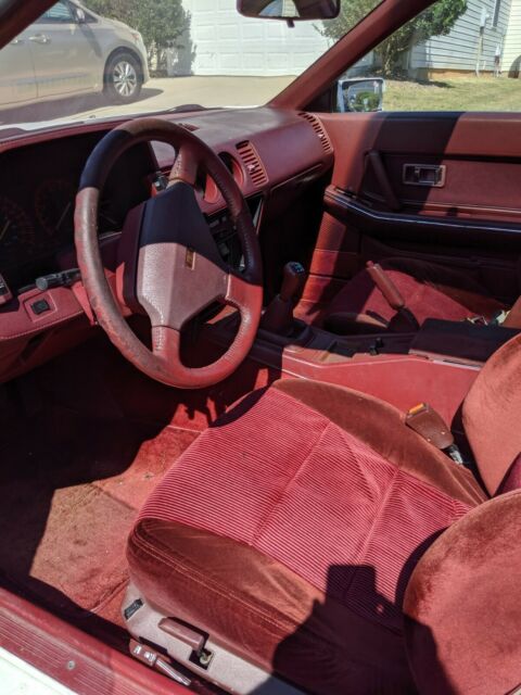 1986 White Nissan 300ZX Hatchback