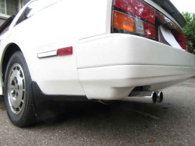 1986 White Nissan 300ZX Hatchback