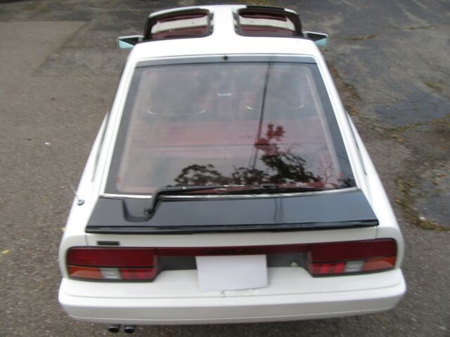 1986 White Nissan 300ZX Hatchback