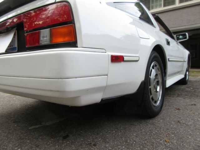 1986 White Nissan 300ZX Hatchback