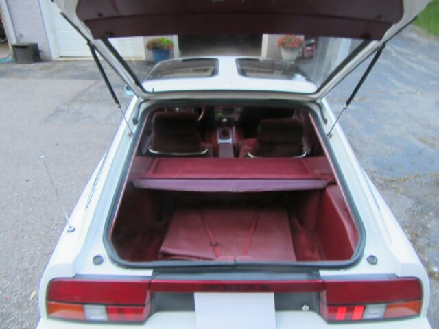 1986 White Nissan 300ZX Hatchback