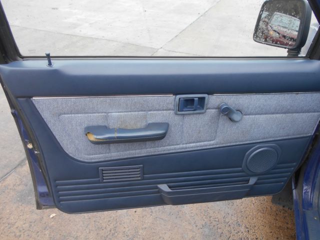 1986 Blue Nissan Pickup Pickup