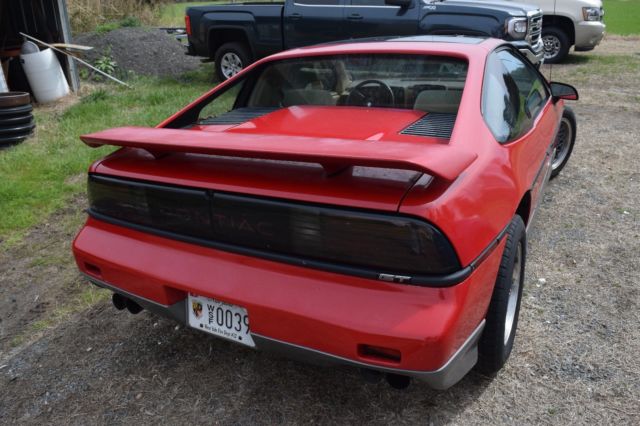 1986 Red Pontiac Fiero Coupe