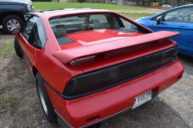1986 Red Pontiac Fiero Coupe
