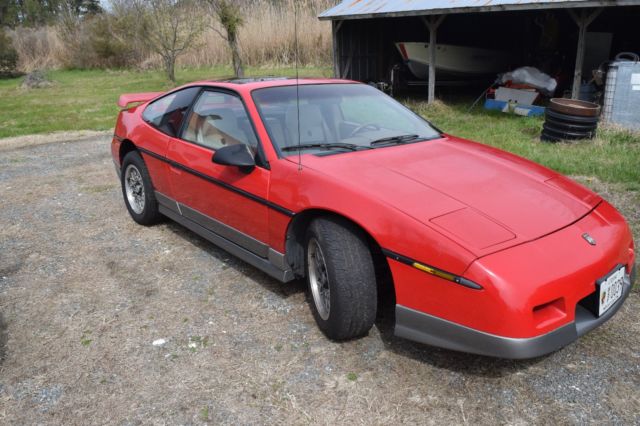 1986 Red Pontiac Fiero Coupe