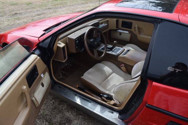 1986 Red Pontiac Fiero Coupe