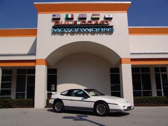 1986 White Pontiac Fiero Coupe