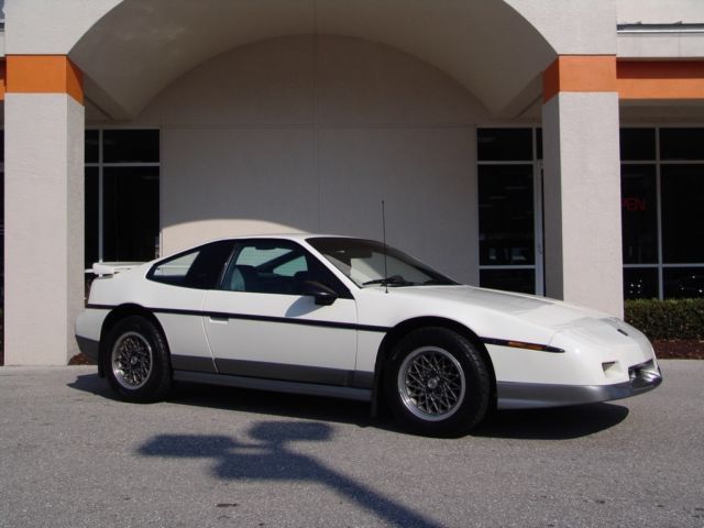 1986 White Pontiac Fiero Coupe