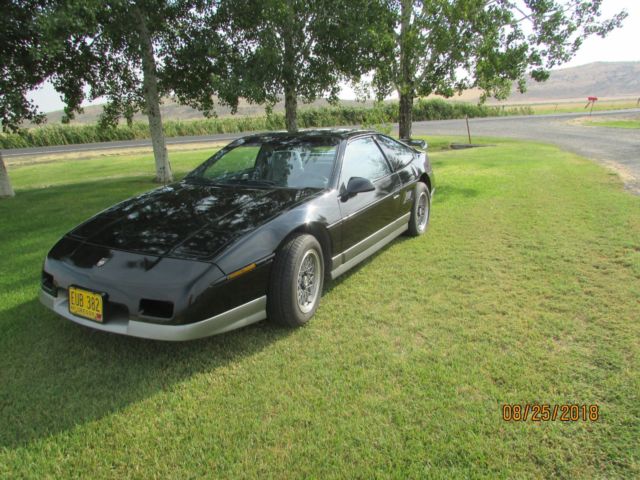 1986 Black Pontiac Fiero