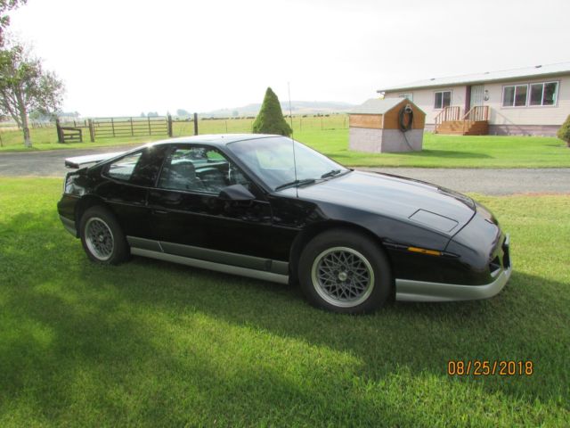 1986 Black Pontiac Fiero