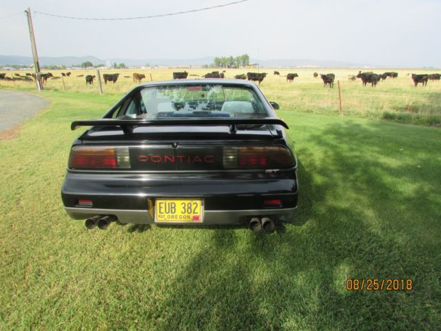 1986 Black Pontiac Fiero